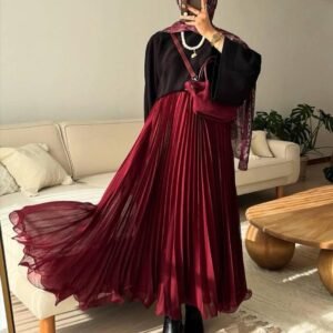 Elegant pleated skirt